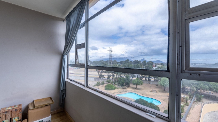 2 Bedroom Property for Sale in Goodwood Central Western Cape